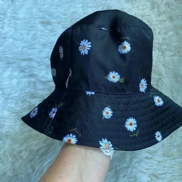 Alice + Olivia Daisy Bucket Hat - Picture 4 of 4